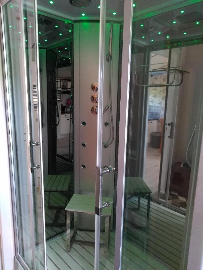 Le Haut Village Chambre D'Hotes Mobi-Loft Cosy Sauna ,Douche ,Chromotherapie Arrest Exterior foto